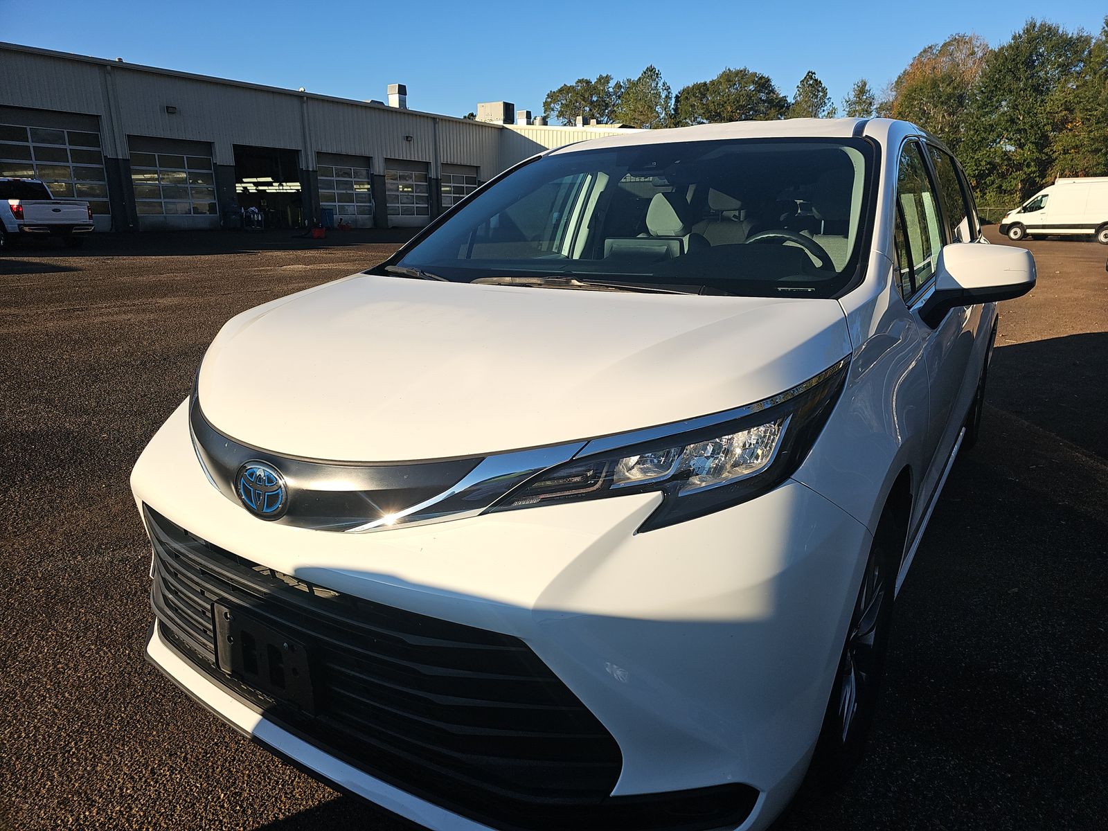 2023 Toyota Sienna LE FWD