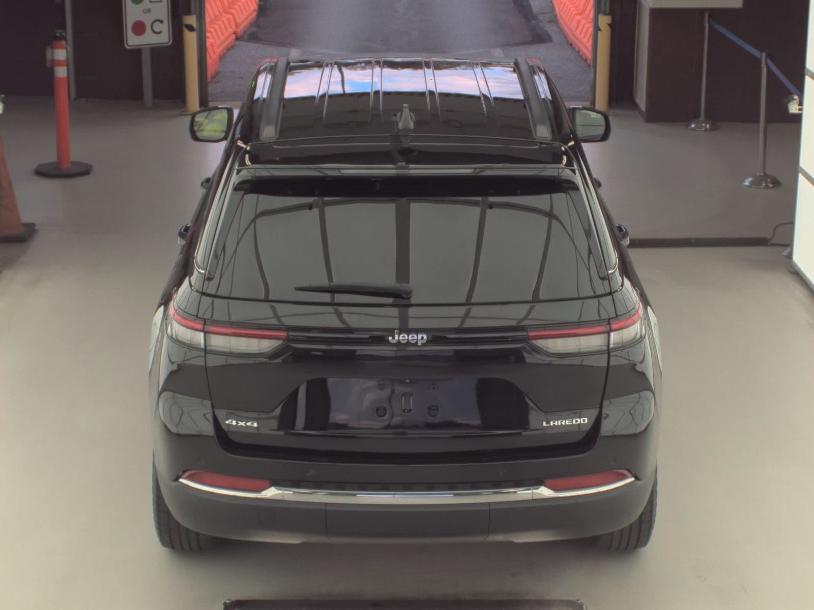 2023 Jeep Grand Cherokee Laredo AWD