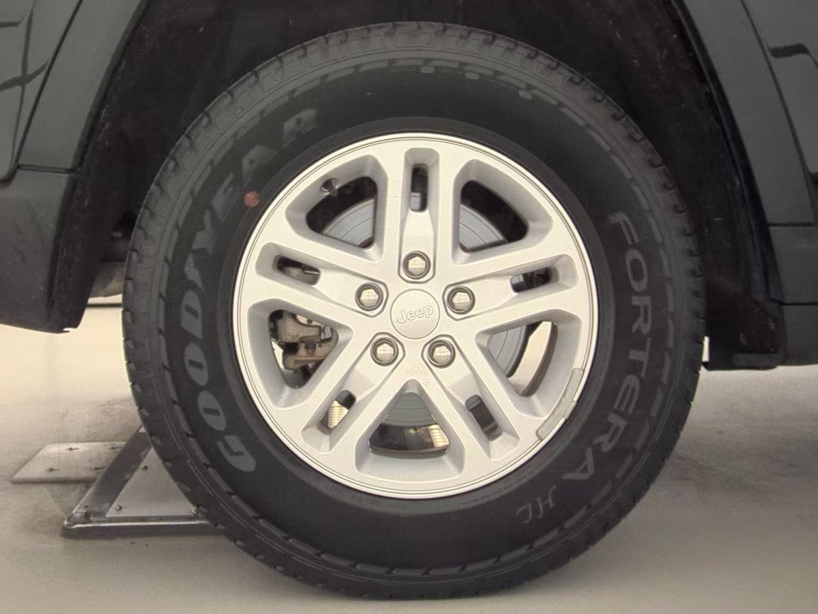 2023 Jeep Grand Cherokee Laredo AWD