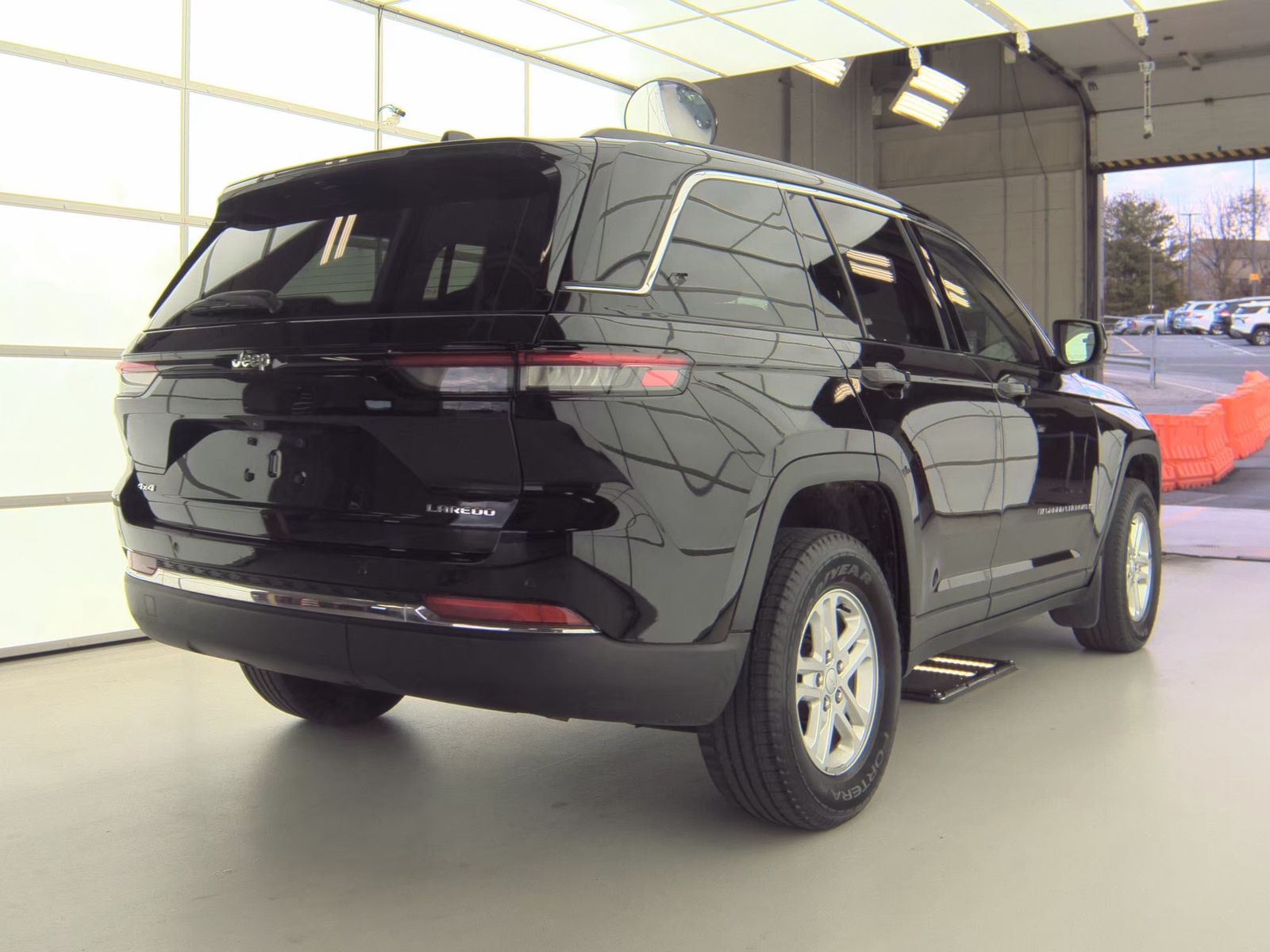 2023 Jeep Grand Cherokee Laredo AWD