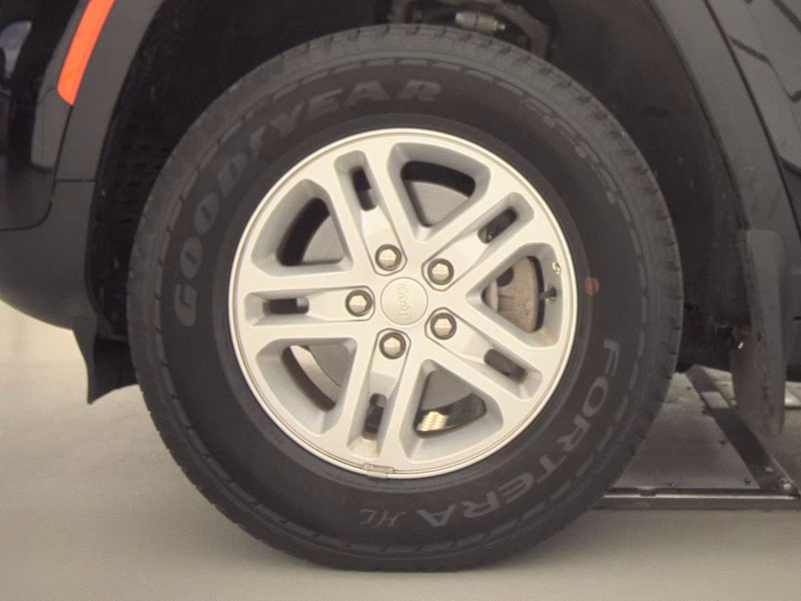 2023 Jeep Grand Cherokee Laredo AWD