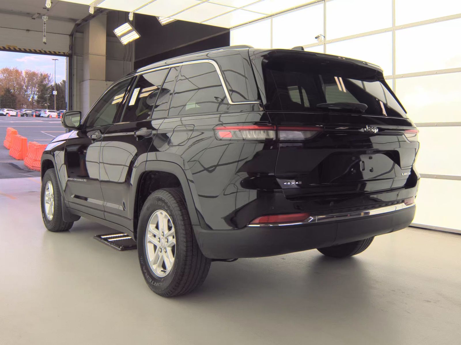 2023 Jeep Grand Cherokee Laredo AWD