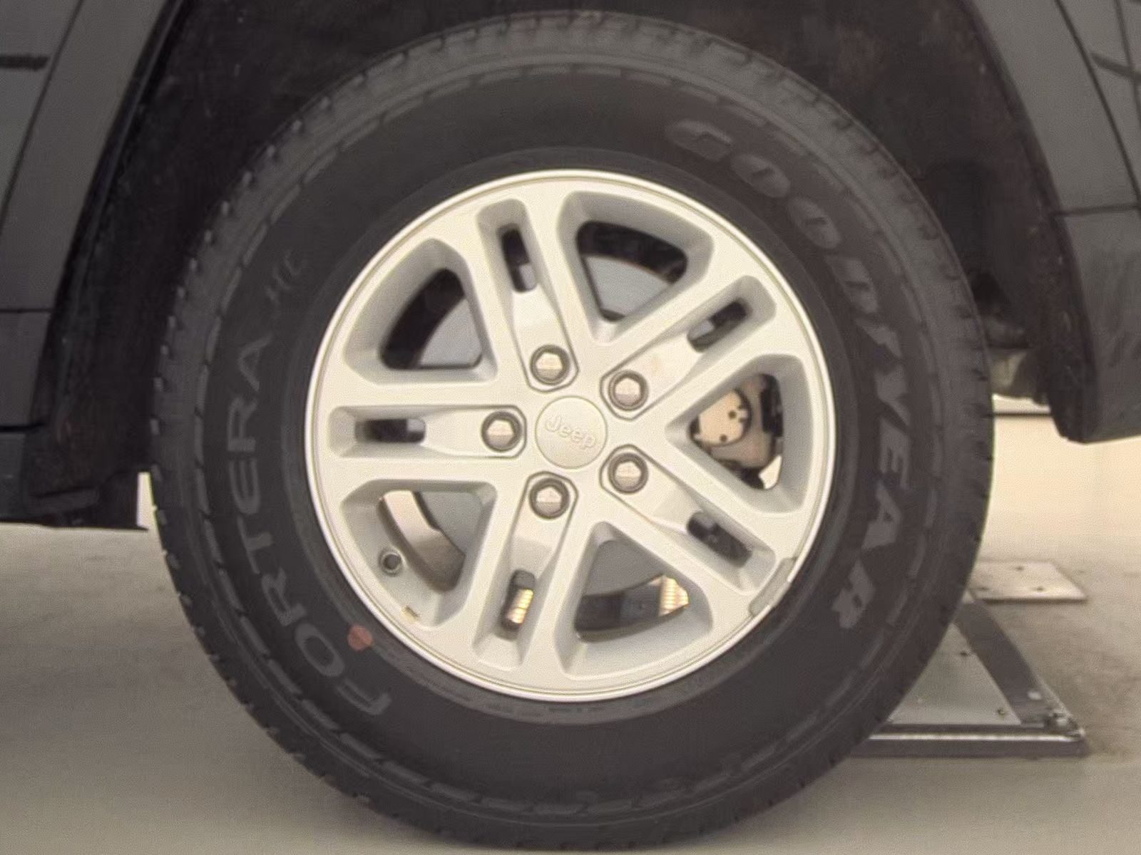 2023 Jeep Grand Cherokee Laredo AWD