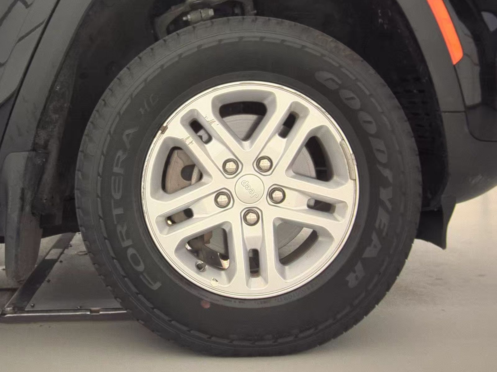 2023 Jeep Grand Cherokee Laredo AWD