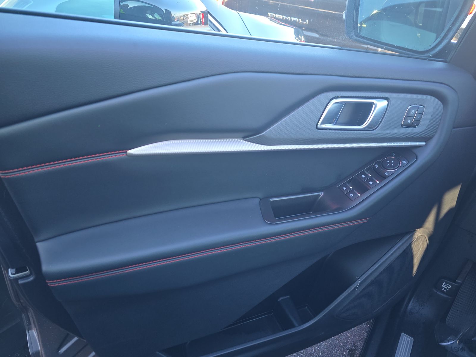 2025 Ford Explorer ST-Line AWD