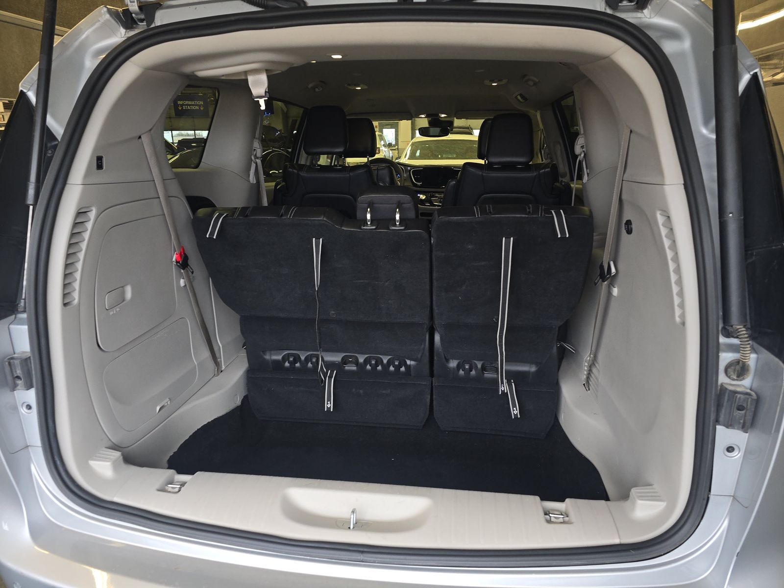 2024 Chrysler Pacifica Hybrid Select FWD