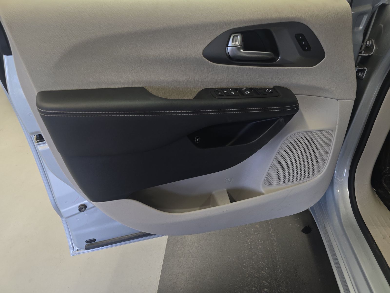 2024 Chrysler Pacifica Hybrid Select FWD