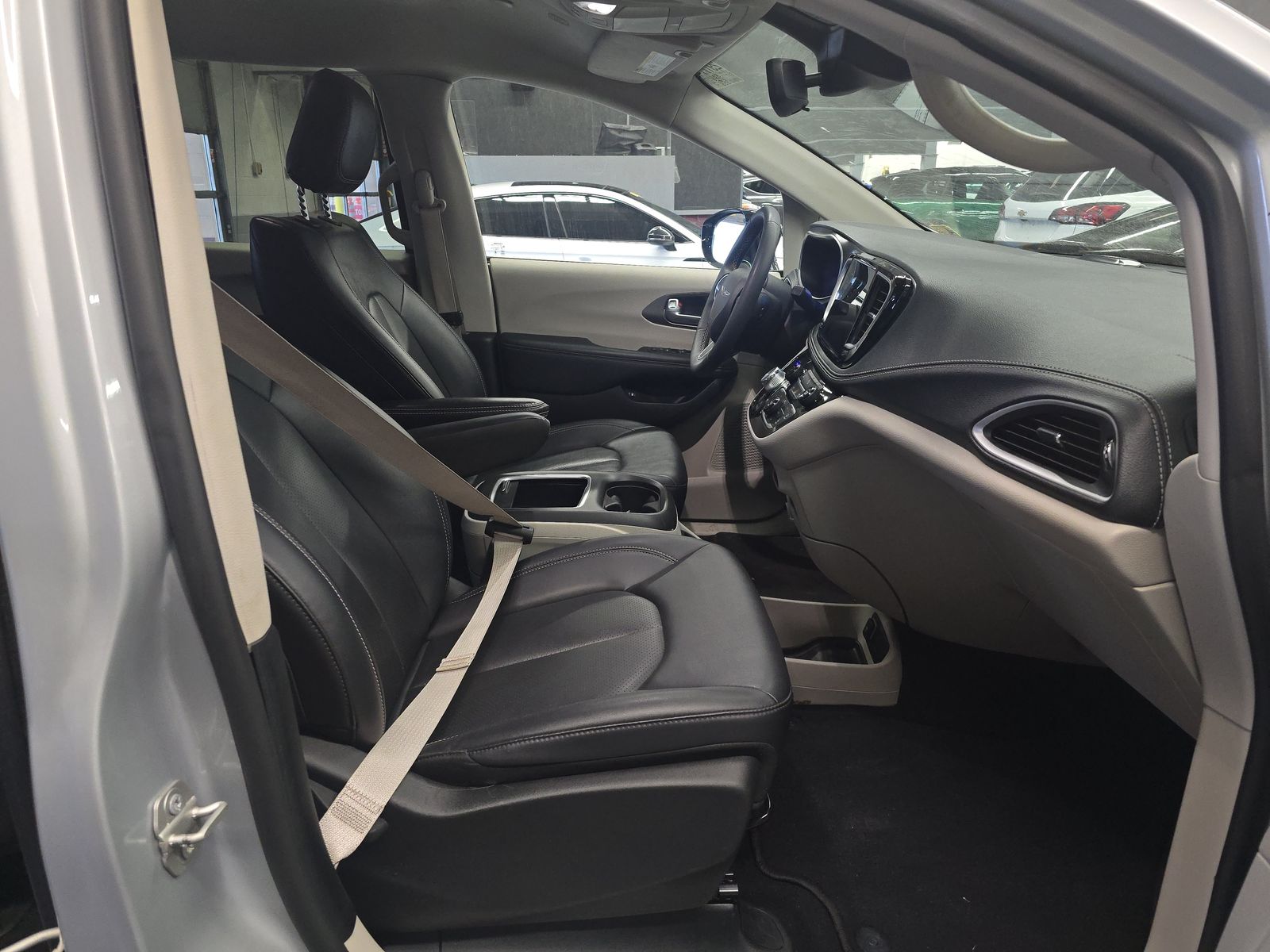 2024 Chrysler Pacifica Hybrid Select FWD