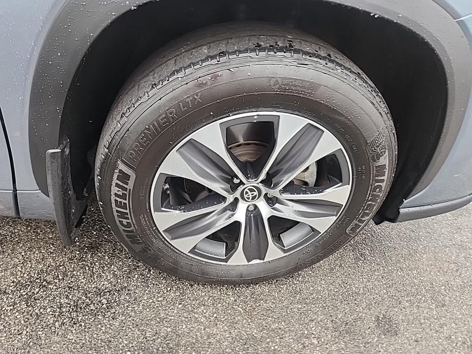 2022 Toyota Highlander XLE AWD