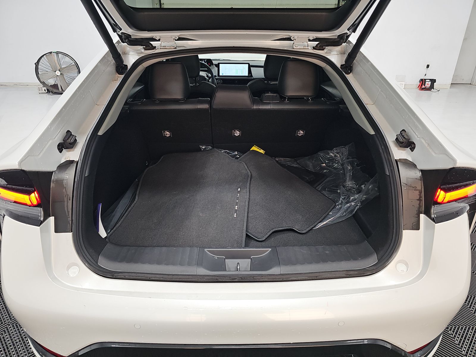 2024 Toyota Prius Limited FWD