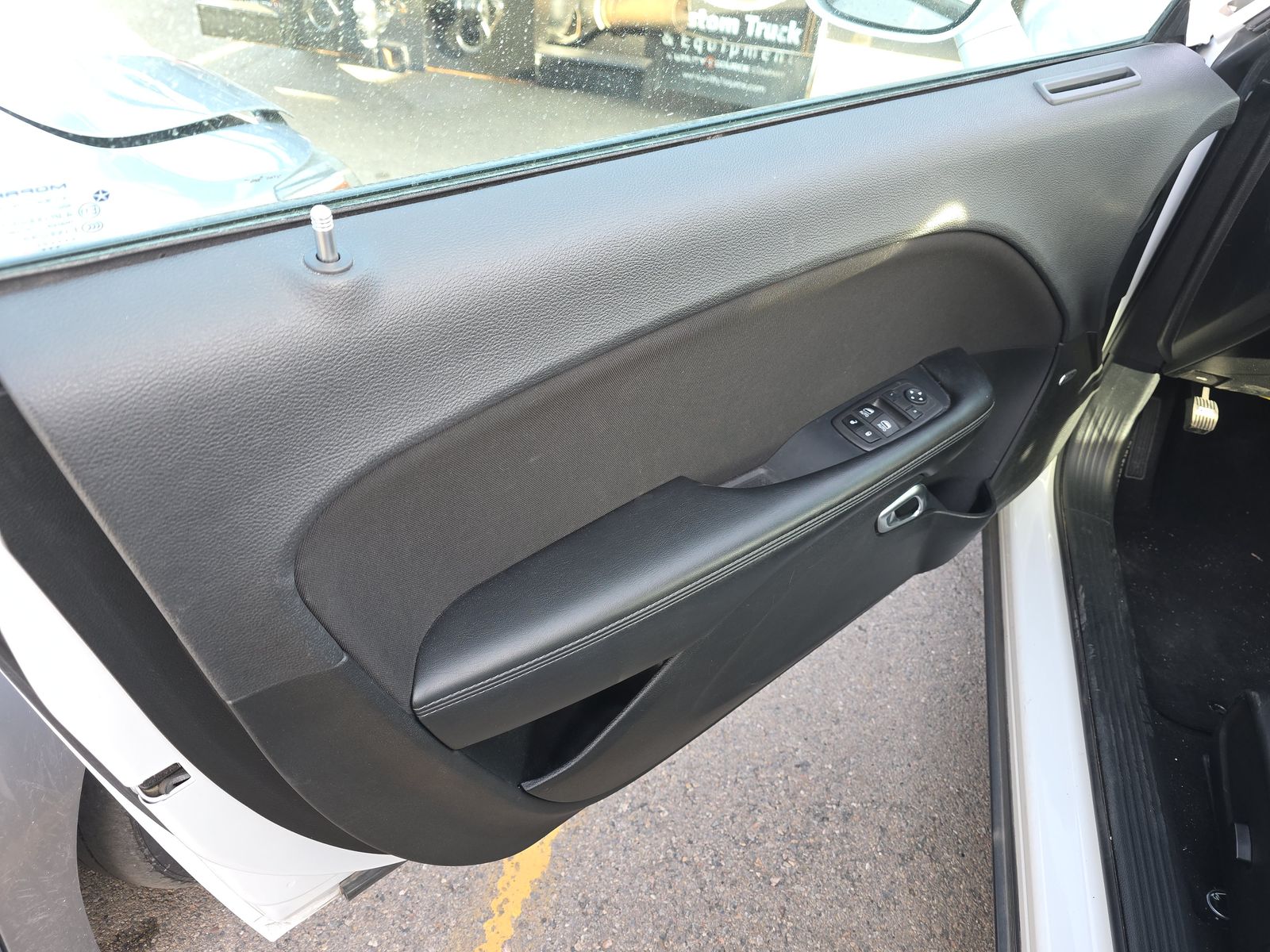 2023 Dodge Challenger SXT RWD