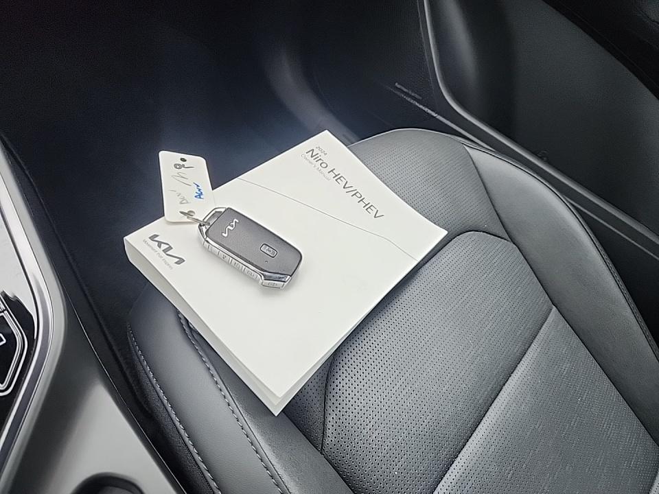 2024 Kia Niro PHEV SX Touring FWD