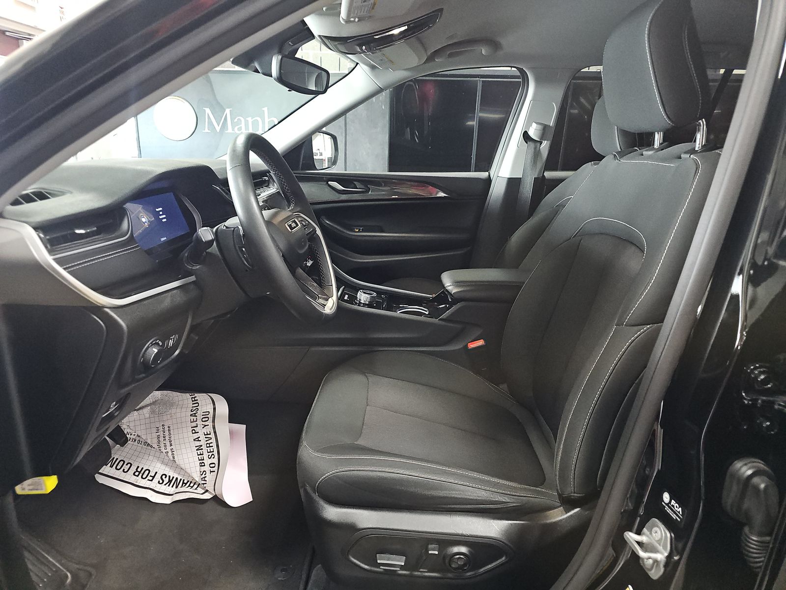 2023 Jeep Grand Cherokee Laredo AWD