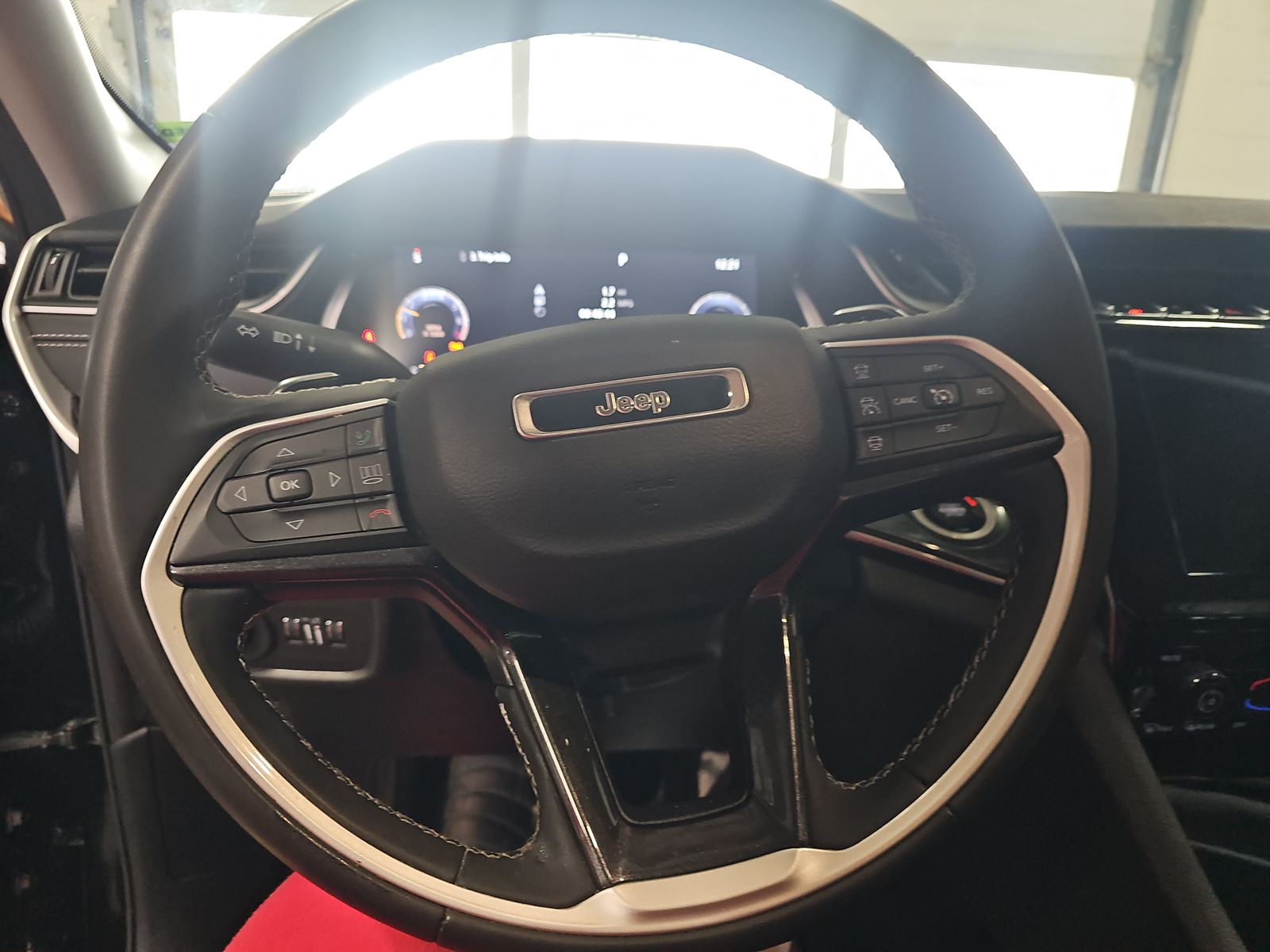 2023 Jeep Grand Cherokee Laredo AWD