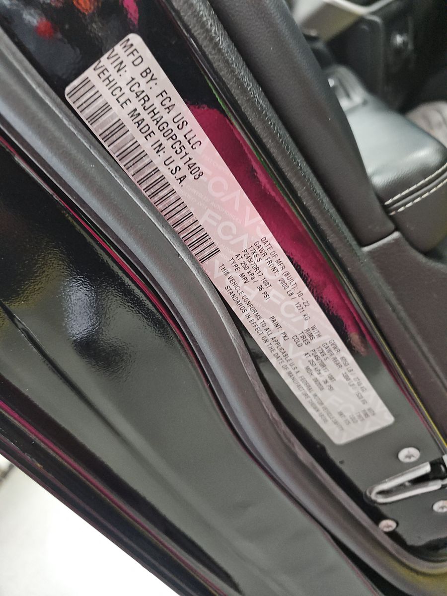 2023 Jeep Grand Cherokee Laredo AWD