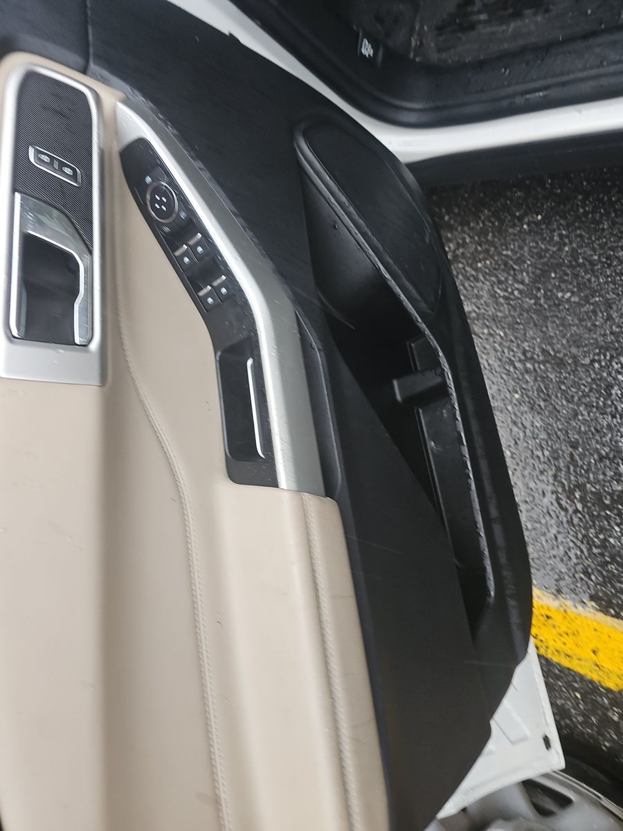 2022 Ford Explorer XLT AWD