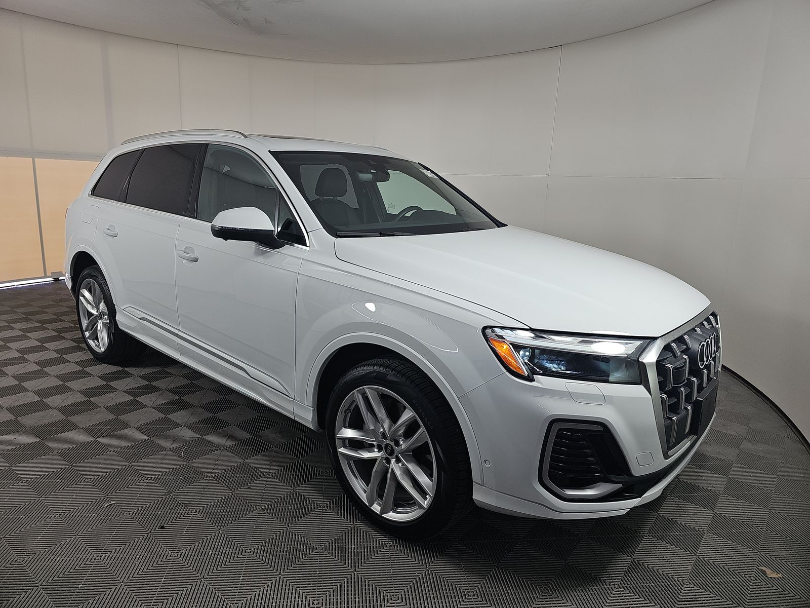 2025 Audi Q7 Premium Plus AWD