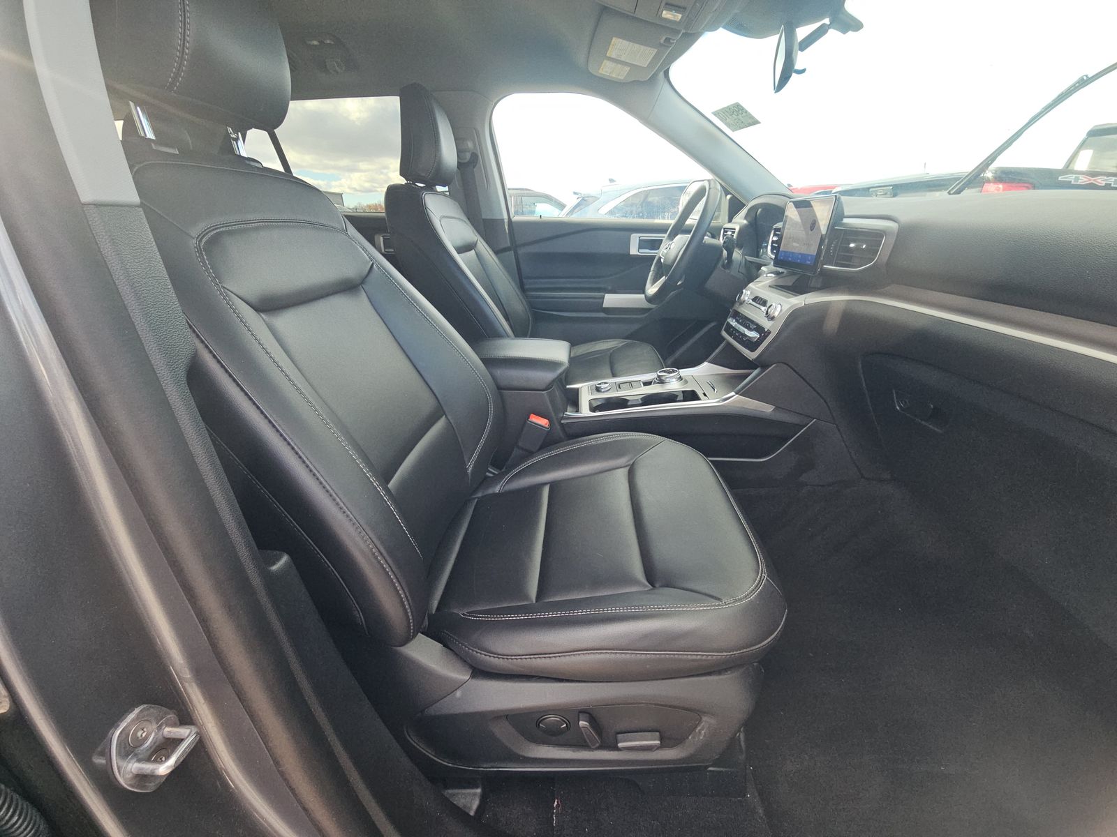 2023 Ford Explorer XLT AWD