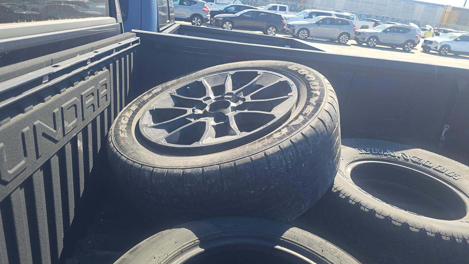 2024 Toyota Tundra SR5 AWD