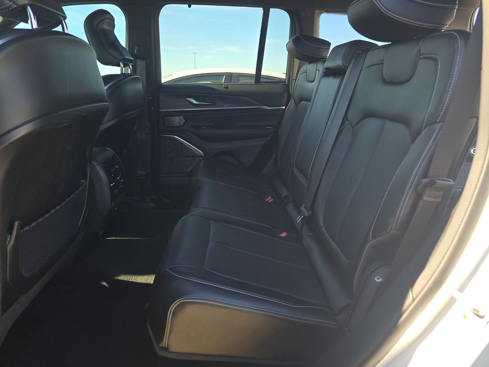 2023 Jeep Grand Cherokee Overland RWD