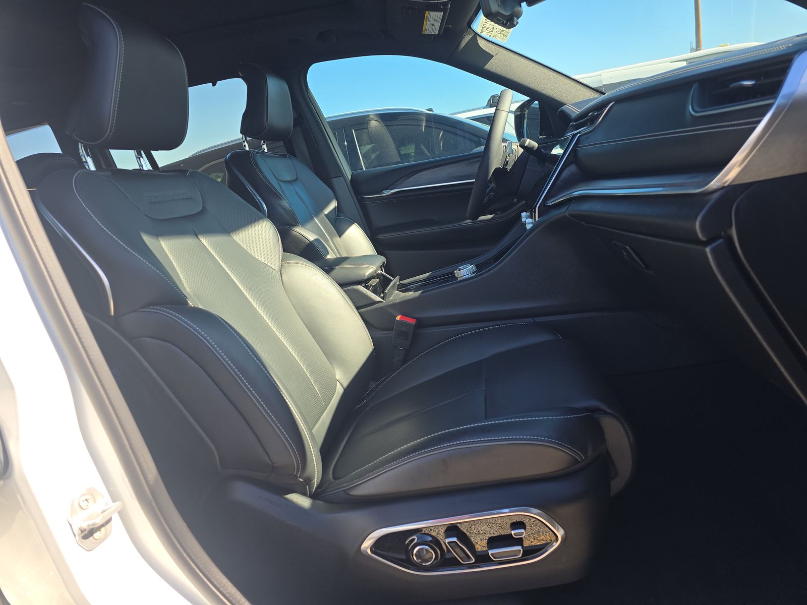 2023 Jeep Grand Cherokee Overland RWD