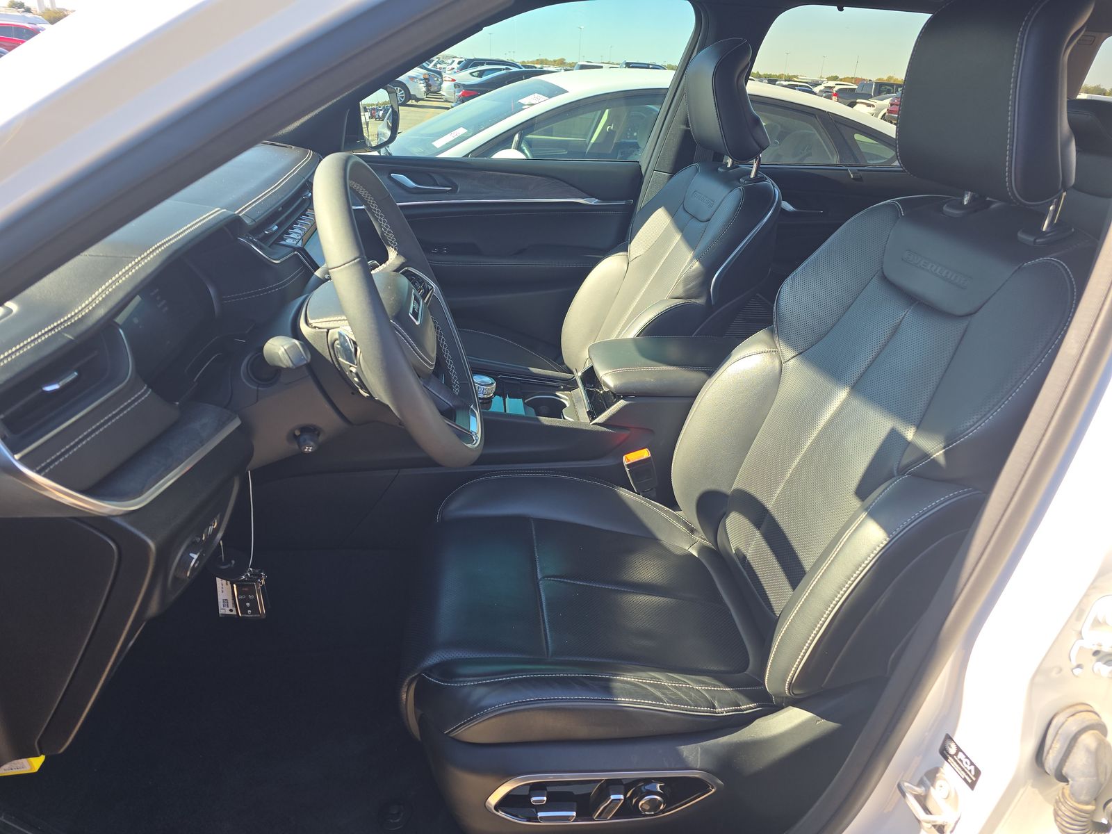 2023 Jeep Grand Cherokee Overland RWD