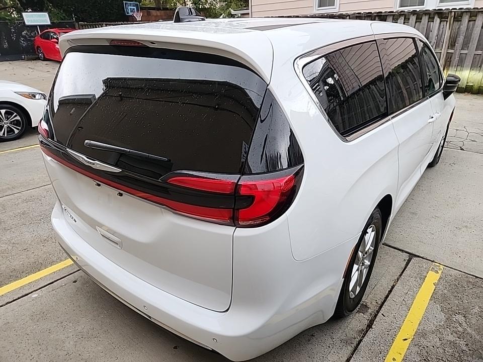 2024 Chrysler Pacifica Touring L FWD