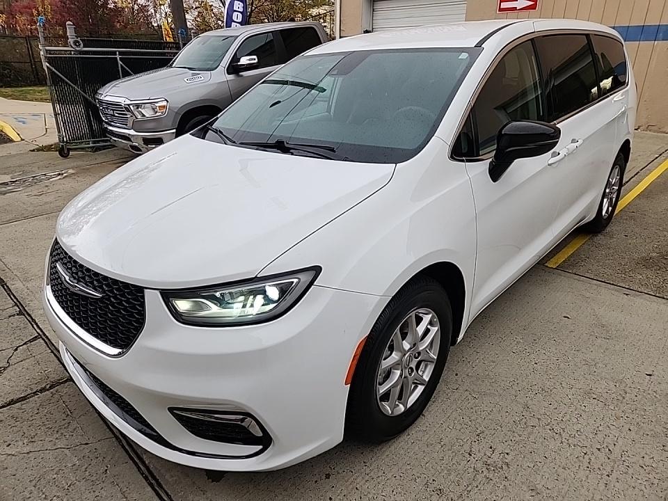 2024 Chrysler Pacifica Touring L FWD