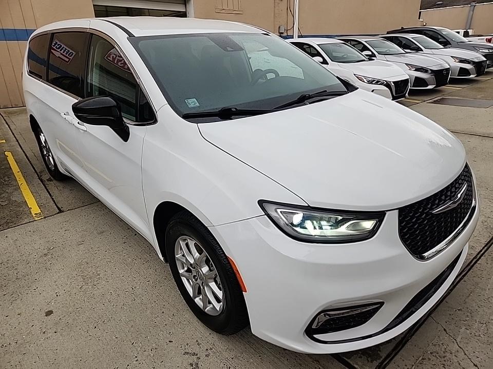 2024 Chrysler Pacifica Touring L FWD