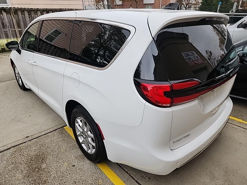 2024 Chrysler Pacifica Touring L FWD