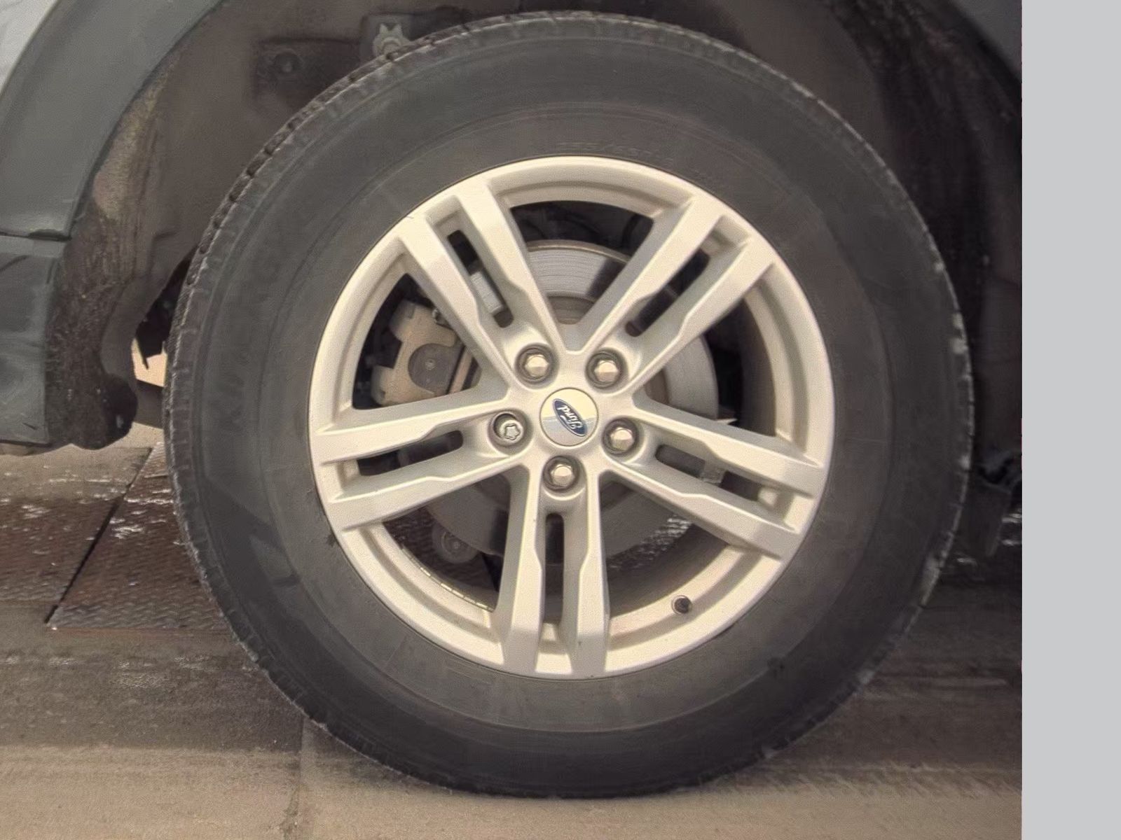 2023 Ford Explorer XLT AWD