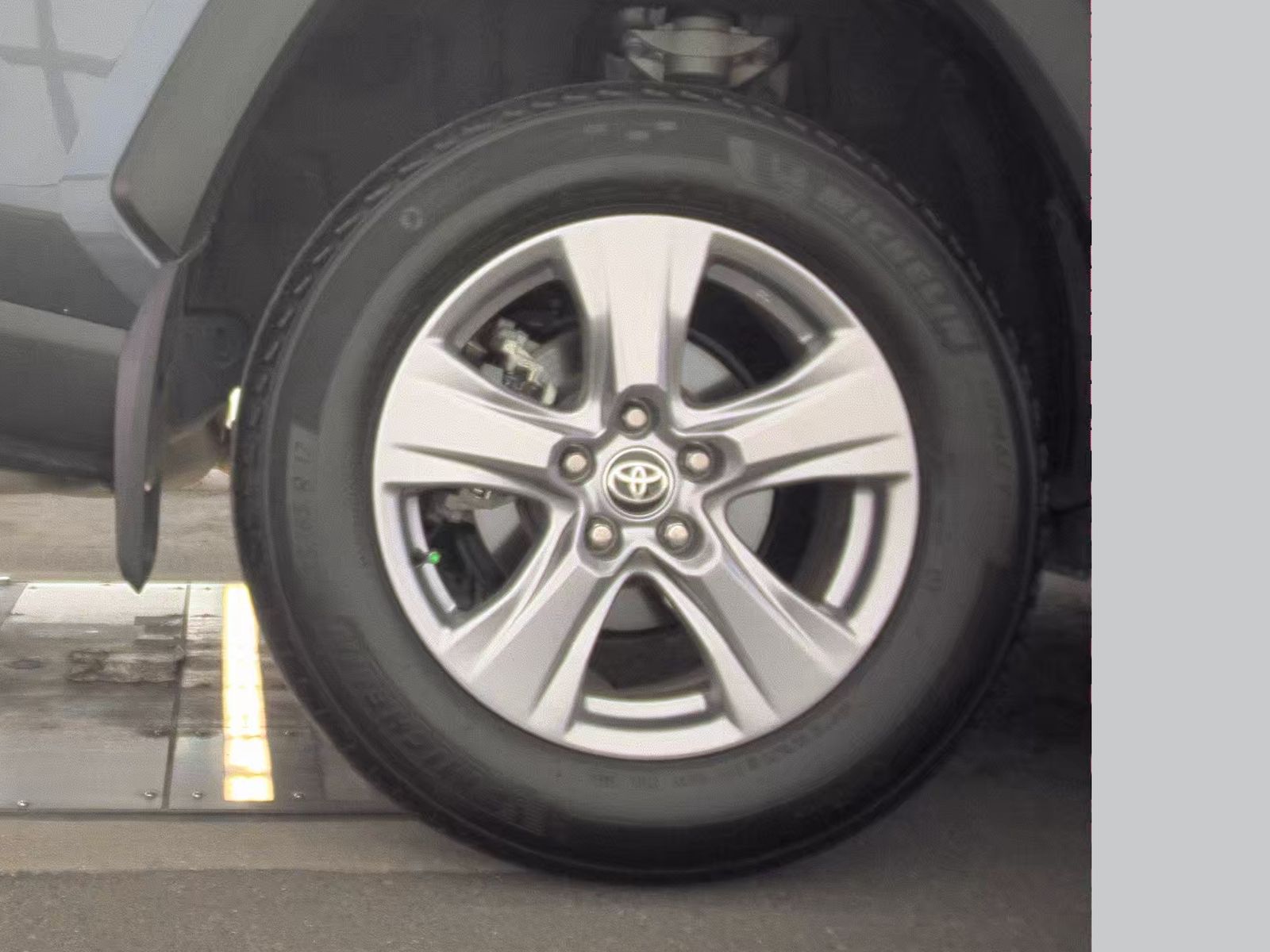 2024 Toyota RAV4 XLE FWD