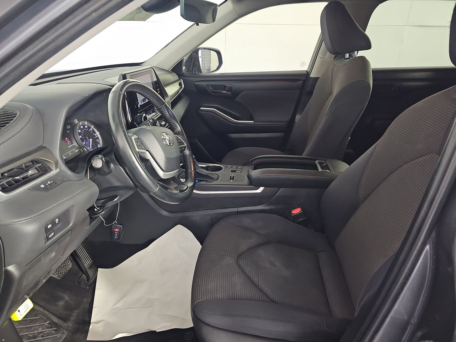 2023 Toyota Highlander LE FWD