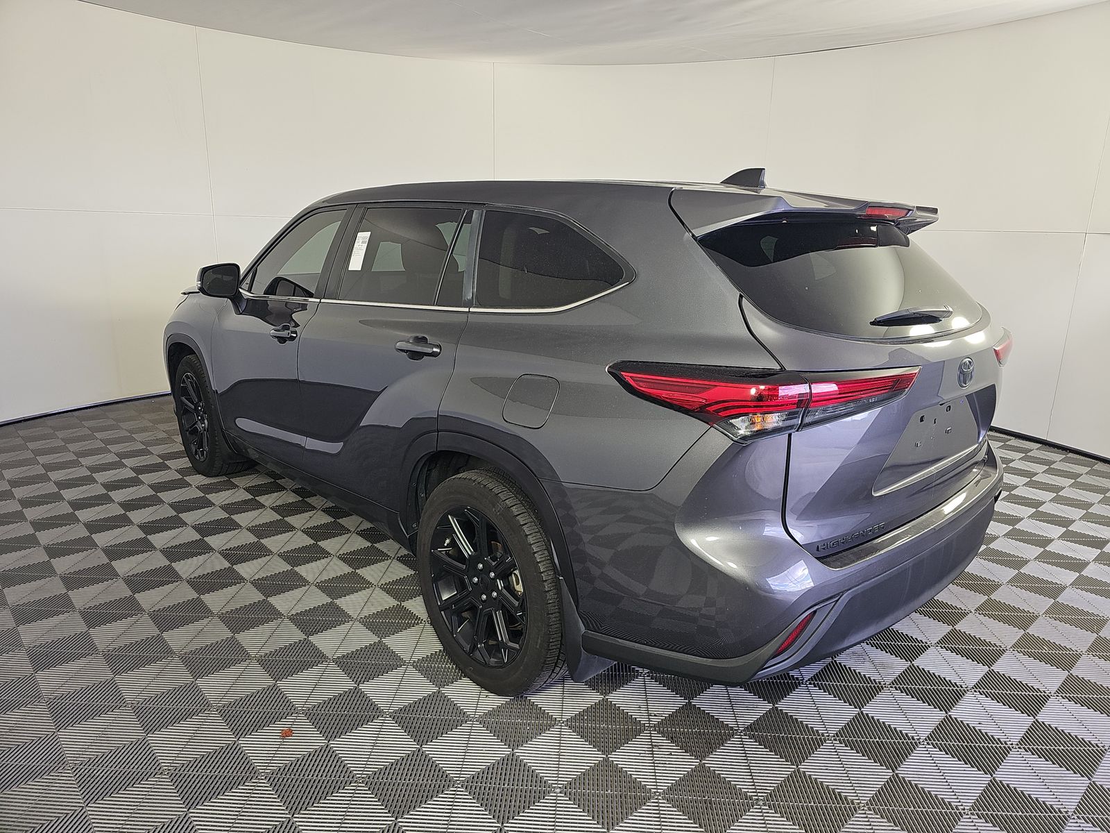 2023 Toyota Highlander LE FWD