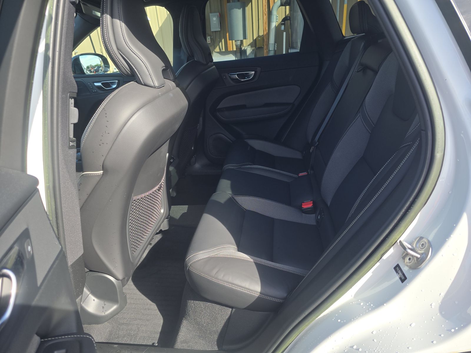 2022 Volvo XC60 B5 R-Design FWD