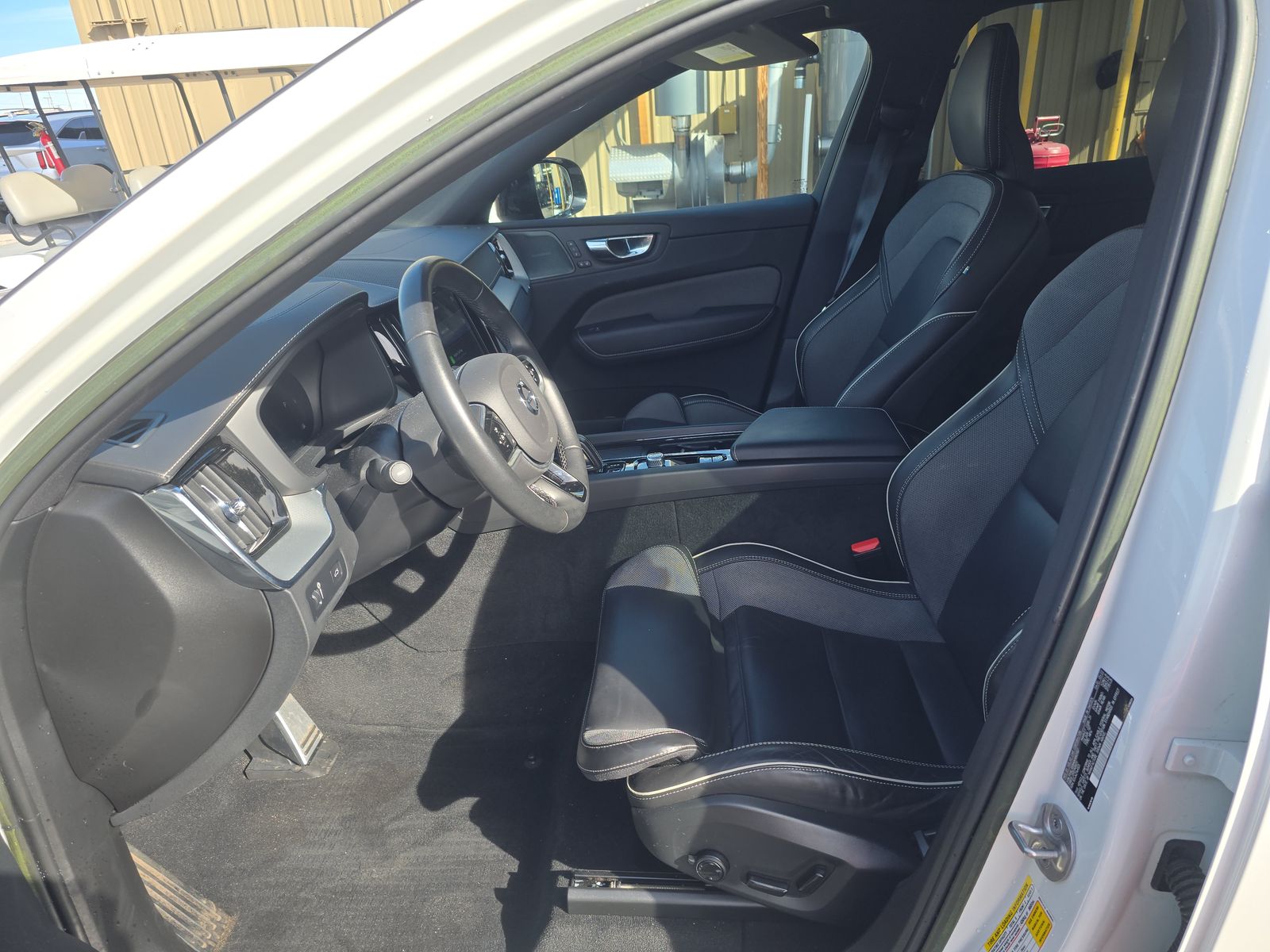 2022 Volvo XC60 B5 R-Design FWD