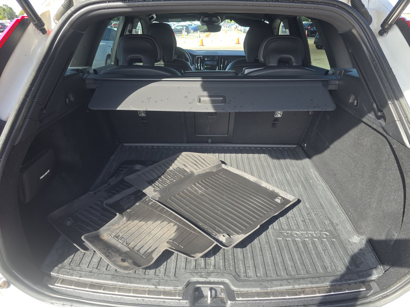 2022 Volvo XC60 B5 R-Design FWD