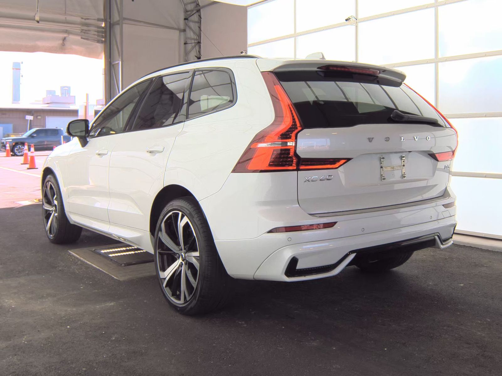 2022 Volvo XC60 B5 R-Design FWD