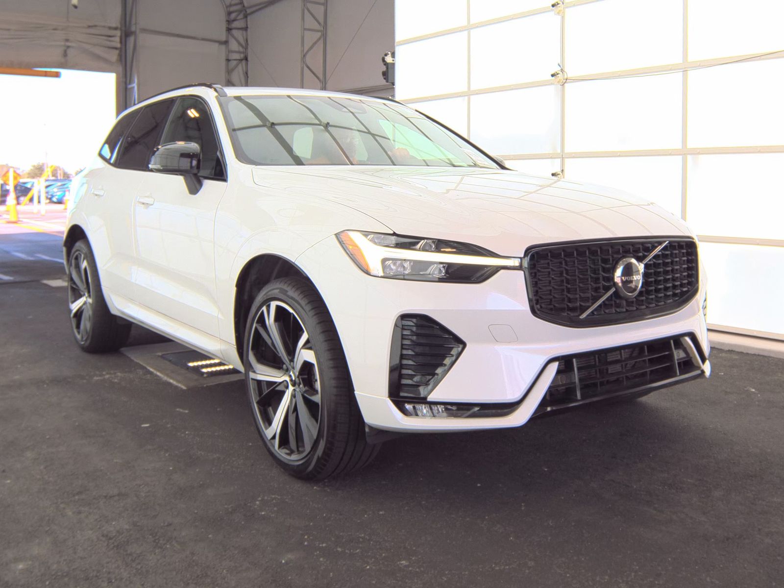 2022 Volvo XC60 B5 R-Design FWD