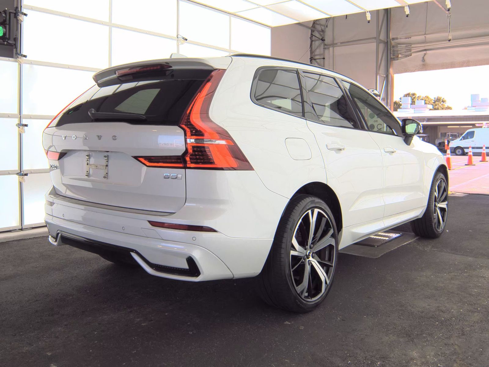2022 Volvo XC60 B5 R-Design FWD
