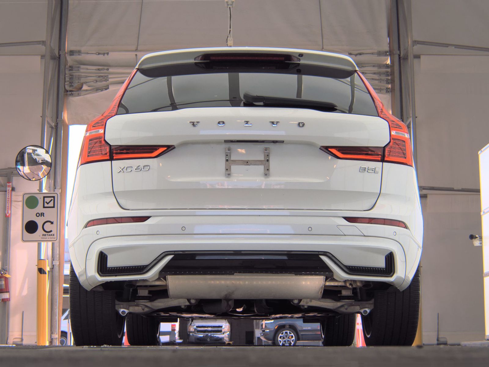 2022 Volvo XC60 B5 R-Design FWD