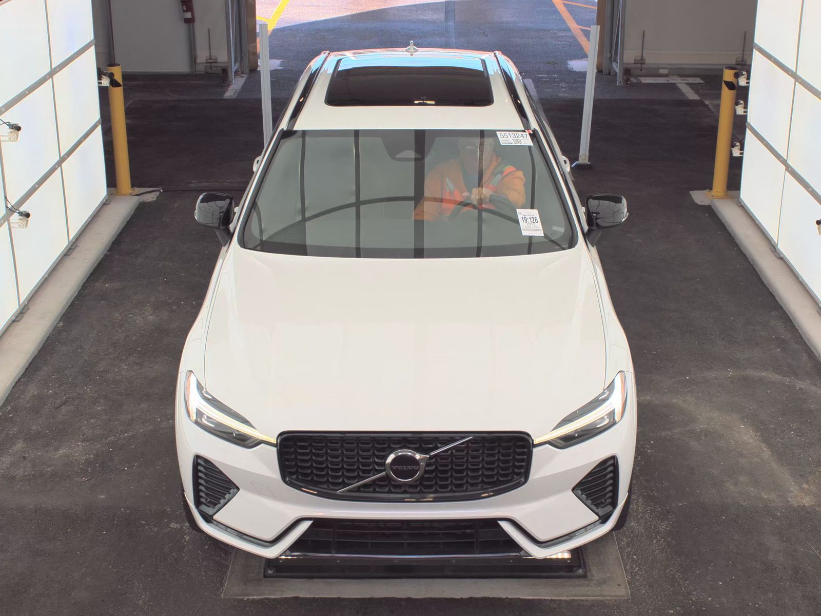2022 Volvo XC60 B5 R-Design FWD