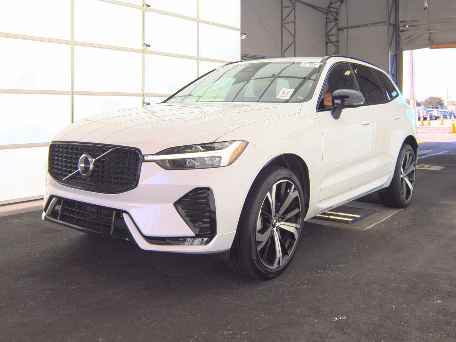 2022 Volvo XC60 B5 R-Design FWD