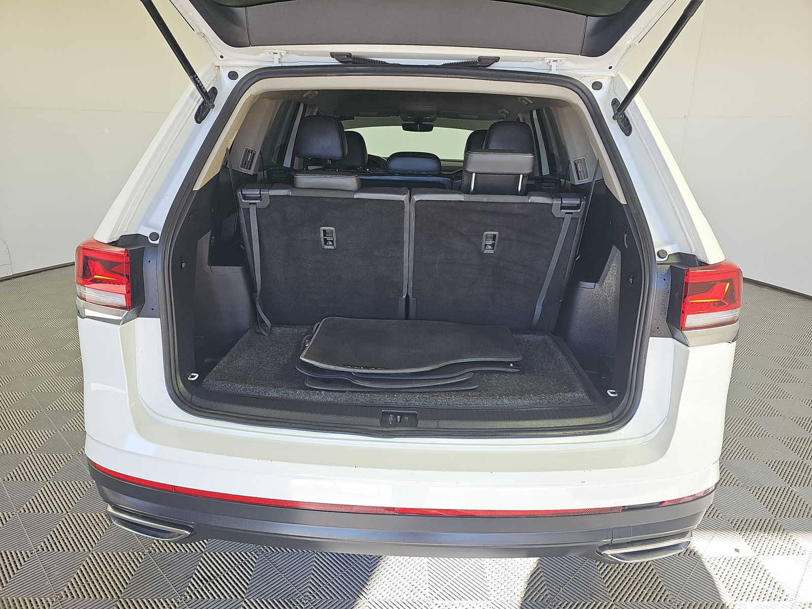 2023 Volkswagen Atlas 2.0T SE FWD