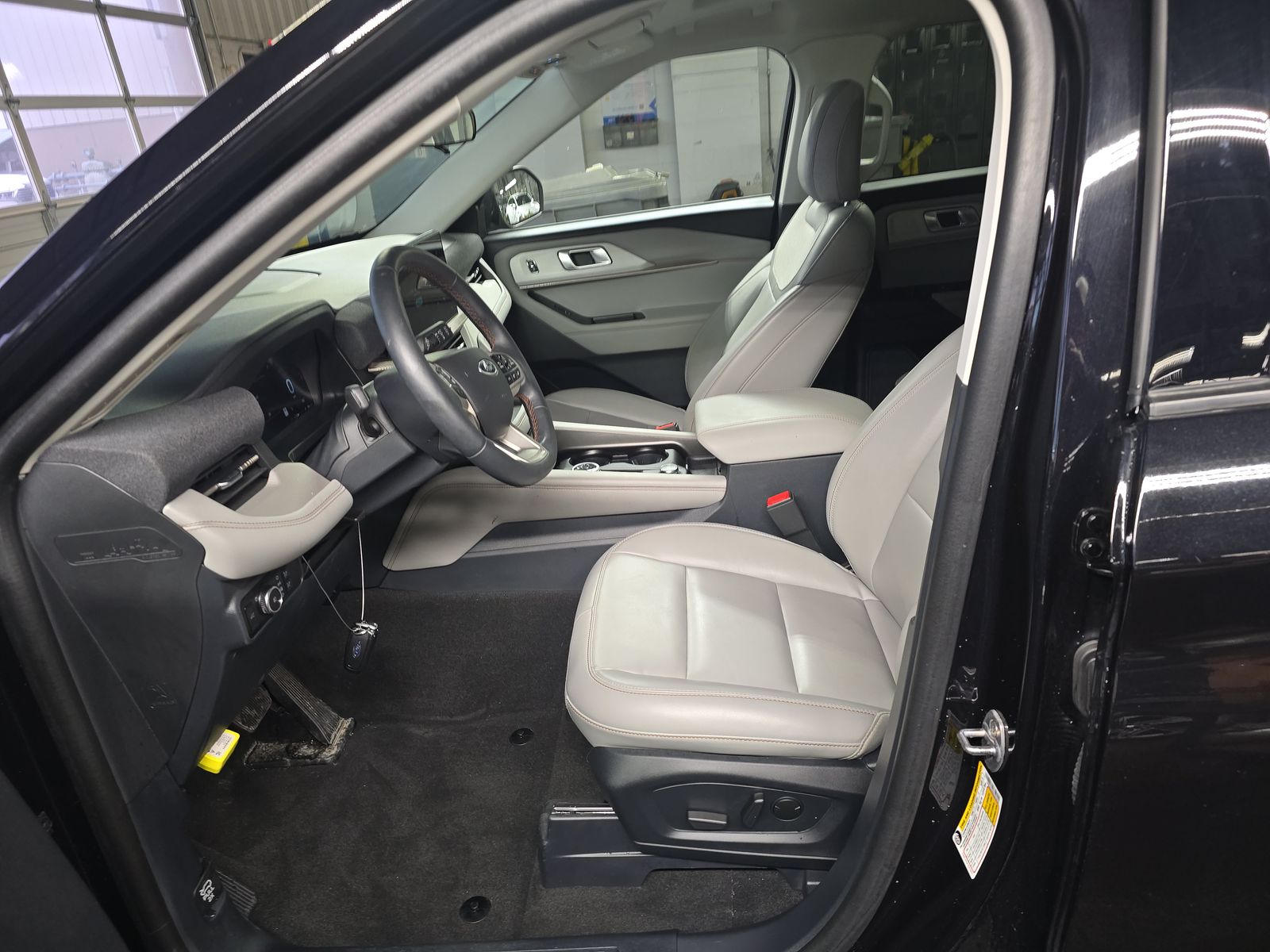 2025 Ford Explorer Active AWD