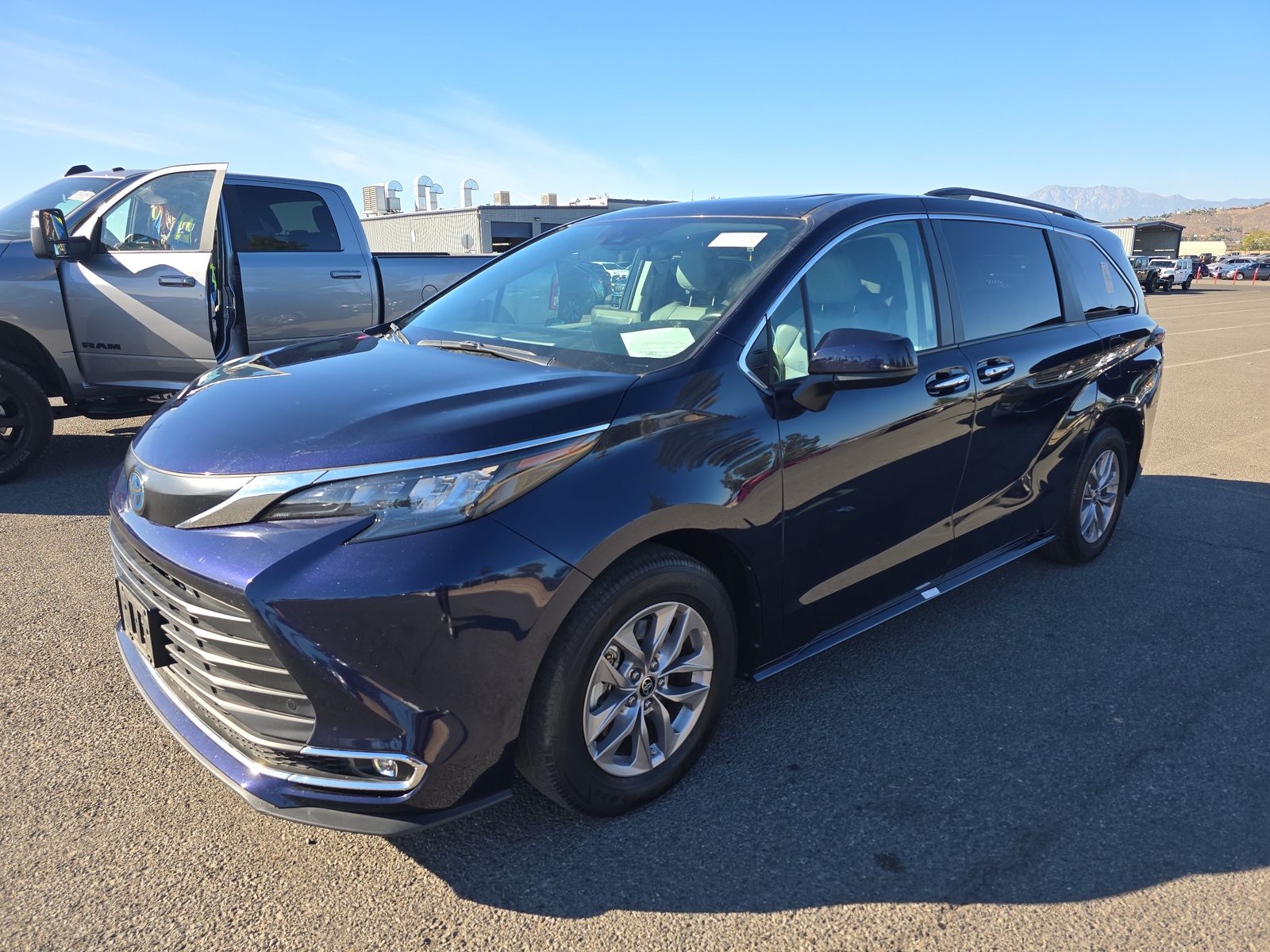2024 Toyota Sienna XLE FWD