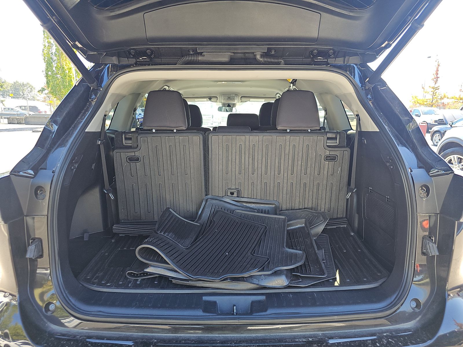 2023 Toyota Highlander LE FWD