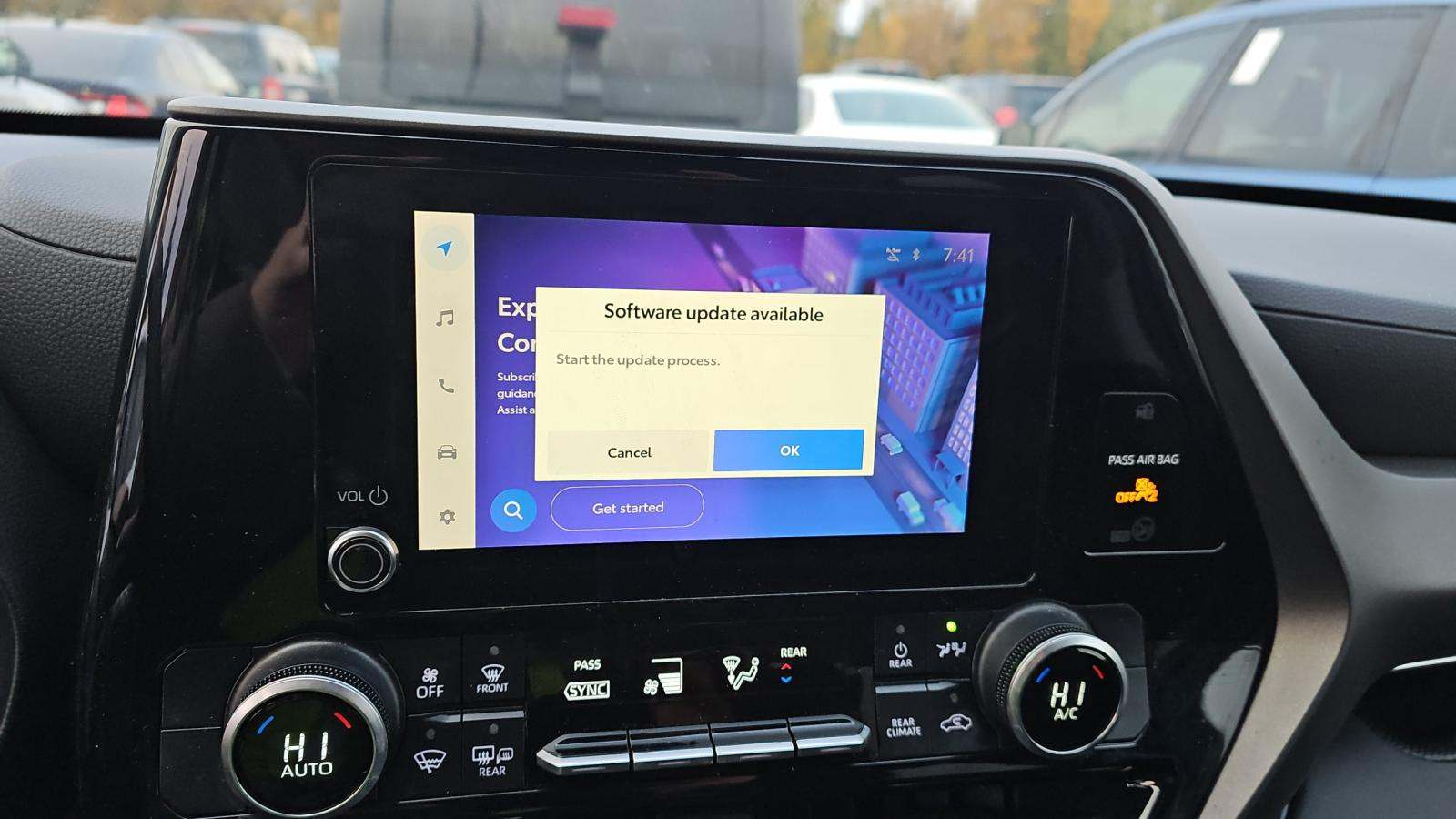 2023 Toyota Highlander LE FWD