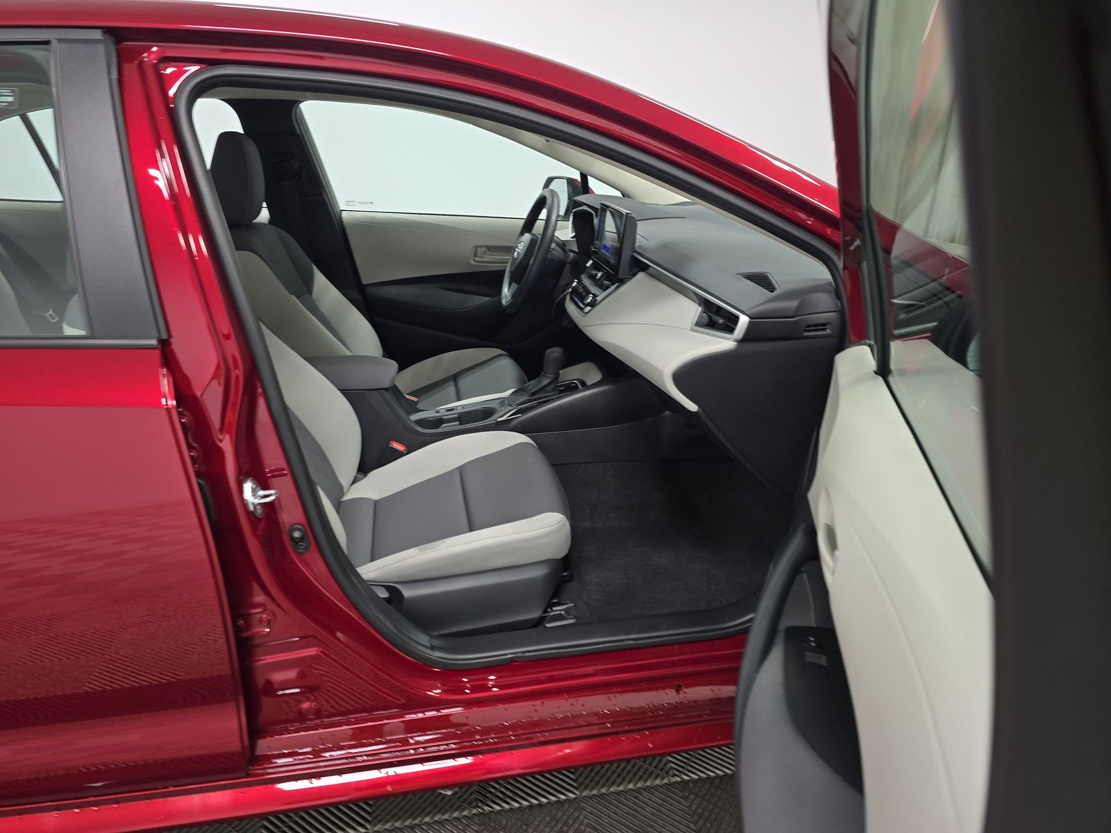 2025 Toyota Corolla LE FWD