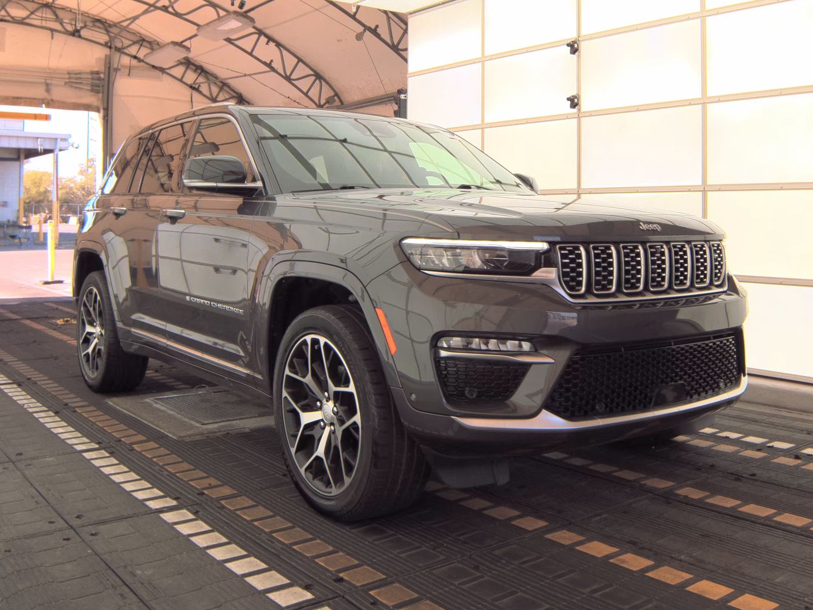 2022 Jeep Grand Cherokee Summit Reserve AWD